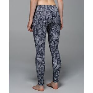 Lululemon Athletica 6 Wunder Under Banana Leaf Print EUC Vintage Athleisure